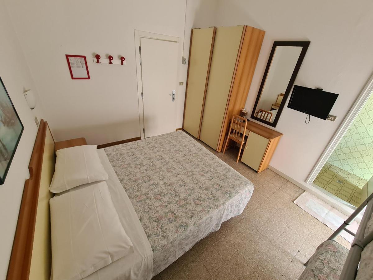 Hotel Camelia リミニ 部屋 写真