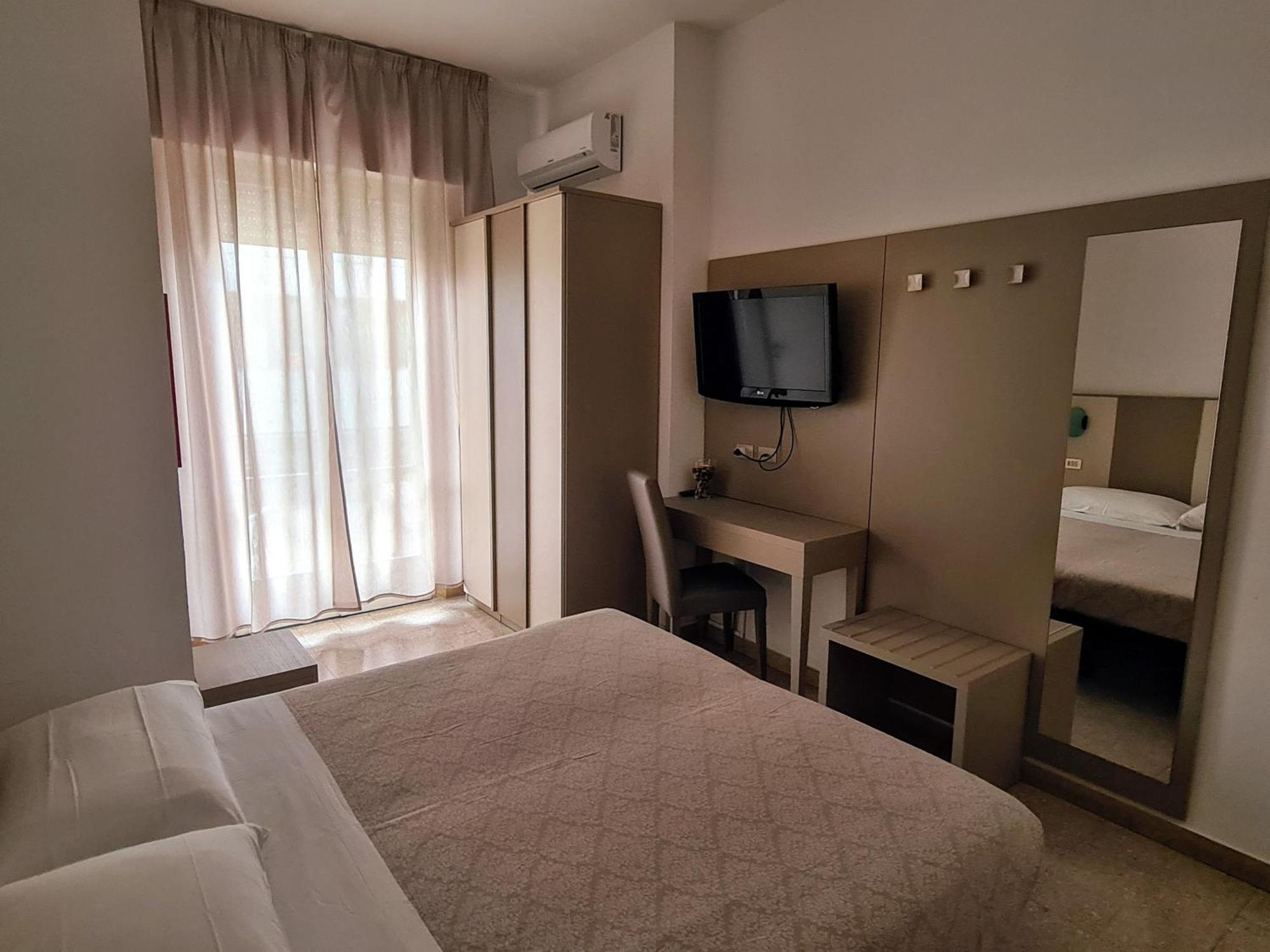 Hotel Camelia リミニ エクステリア 写真