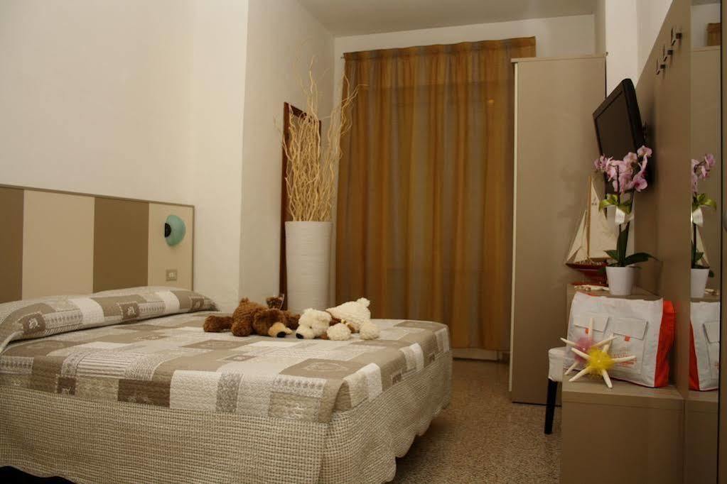 Hotel Camelia リミニ エクステリア 写真